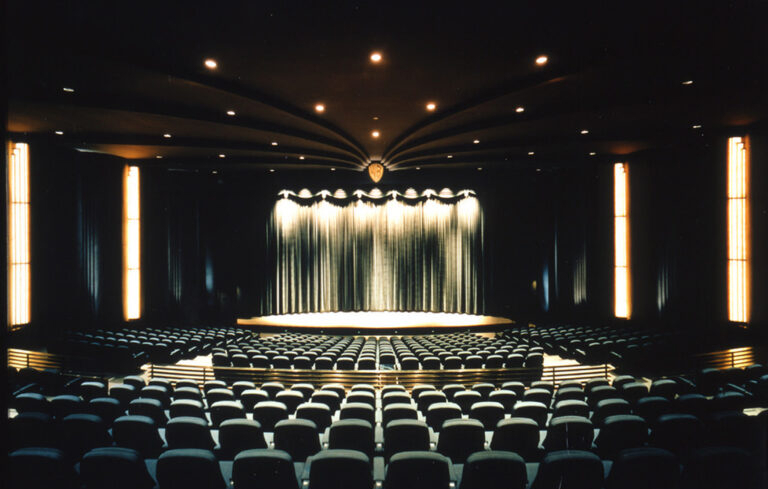 1996 LR Warner Pavilion USA 768x569 1