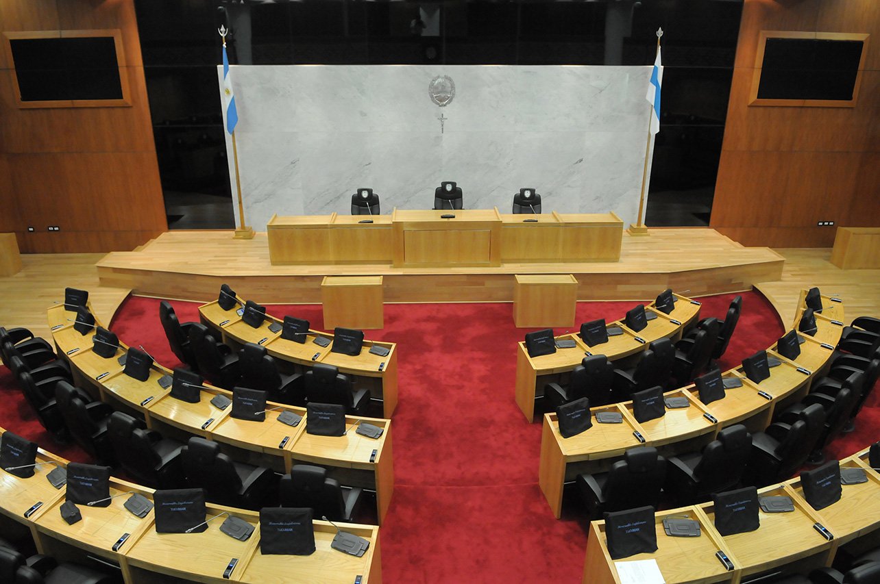 Tucumán, Fotos del Recinto con sus representantes sentados en sus respectivas Bancas y sin sus integrantes